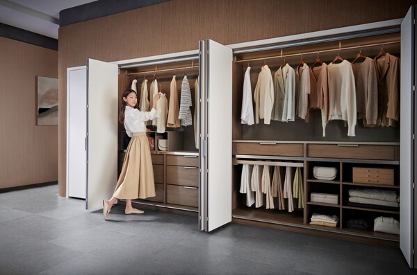 사진제공=한샘 / 2m 폭의 와이드장과 폴딩 방식의 도어가 적용된 '시그니처'