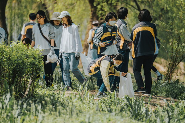 사진제공=KB국민은행 / 'Green Month, 다함께 한강 플로깅' 행사 현장 사진