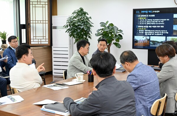 사진제공=의정부시 / 김동근 시장이 지난 19일 시장실에서 '제5차 생태환경 전략회의'를 진행하는 모습