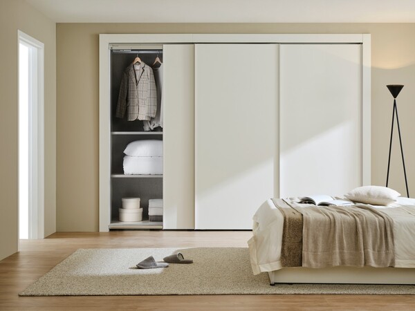 사진제공=한샘 / 바이엘 슬라이딩 붙박이장