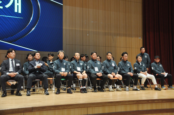 사진 제23회 달성군수기 생활체육 배드민턴대회 개회식에 참석한 내빈들