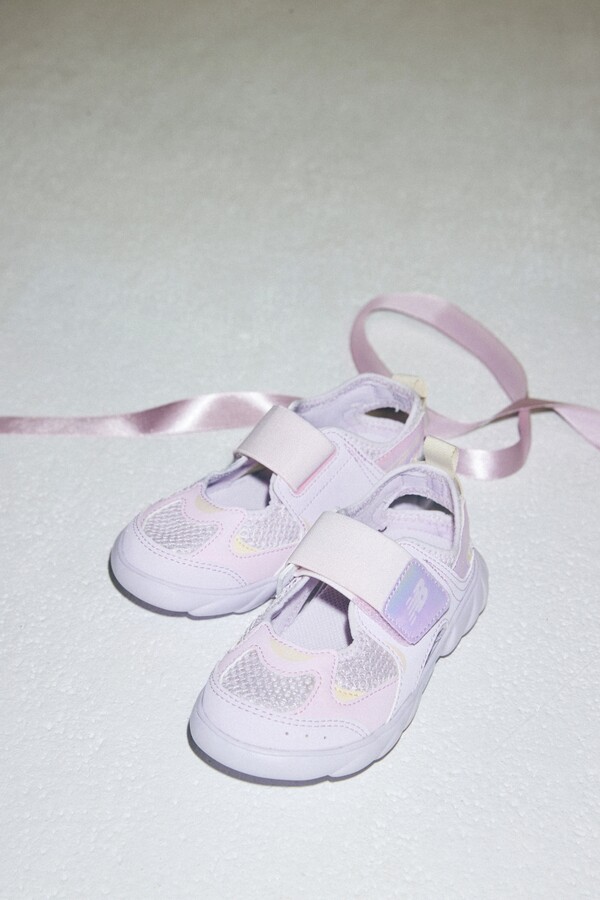 사진제공=이랜드 뉴발란스 / '프리들 920' 신규 바이올렛 컬러 출시