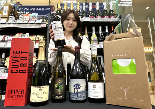 사진제공=GS25, 와인행사에는 소비뇽블랑, 드브노쥬 샴페인 등 총 13종의 상품이 소개된다.