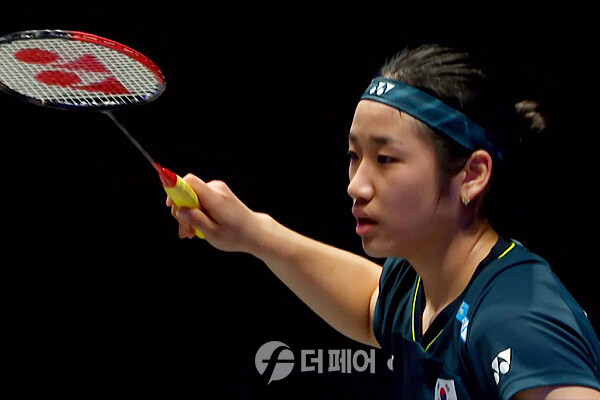 사진 제30회 세계여자단체배드민턴선수권대회 D조 예선 2차전에서 승리를 거둔 여자단식 안세영, 더페어 DB