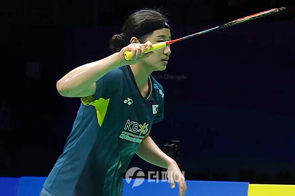 사진 제30회 세계여자단체배드민턴선수권대회 8강 1경기 1단식에서 승리를 거둔 안세영 경기 모습