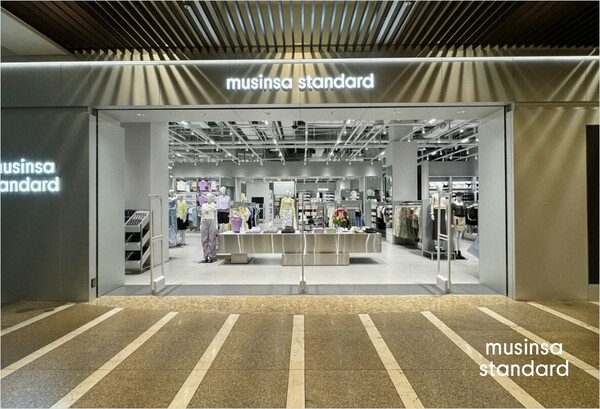 사진제공=무신사 / 무신사 스탠다드 AK플라자 분당 매장 전경 사진