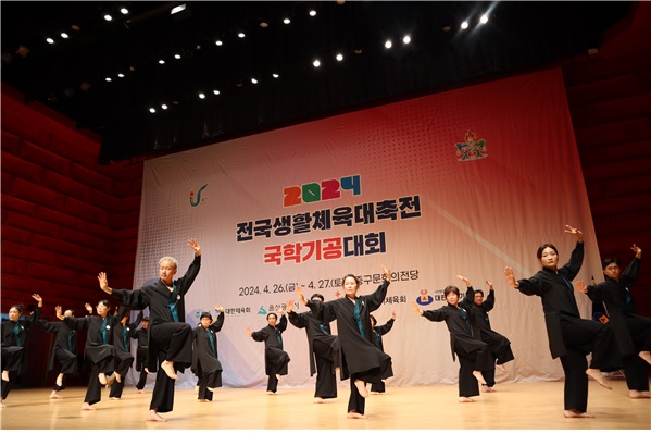 사진=단체전 63세이하부 1위를 차지한 경기도 기찬단 동호회 경연 모습