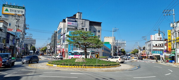 사진제공=충주시 / 반기문교차로 모습