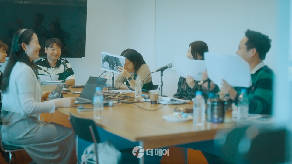 GS리테일 임직원이 ‘목소리 기부’ 봉사활동에 참여하고 있는 이미지 / 사진제공=GS리테일