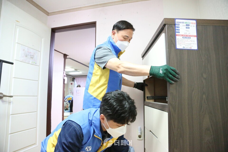 신한카드 다자녀 가정 주거환경 개선 봉사활동 사진 / 사진제공=신한카드