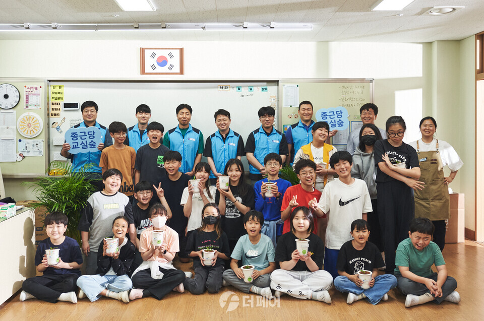 5월 20일 경기도 용인 지석초등학교에서 진행된 종근당 교실 숲 조성 활동 진행 모습 / 사진제공=종근당홀딩스