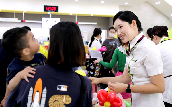 사진제공=진에어 / 어린이재활병원을 찾아 봉사활동