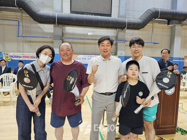 사진 2024 전북 가족 한마당 배드민턴대회 경품 추첨