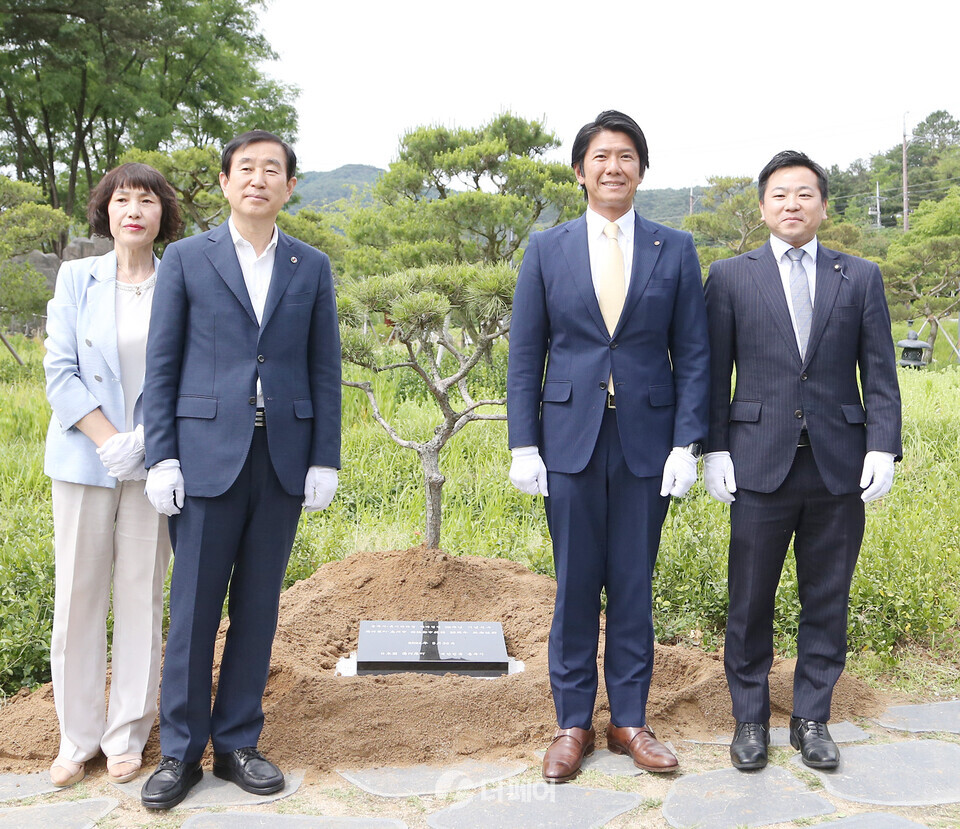 일본 유가와라정 교류단 충주시 방문 식수행사 / 사진제공=충주시