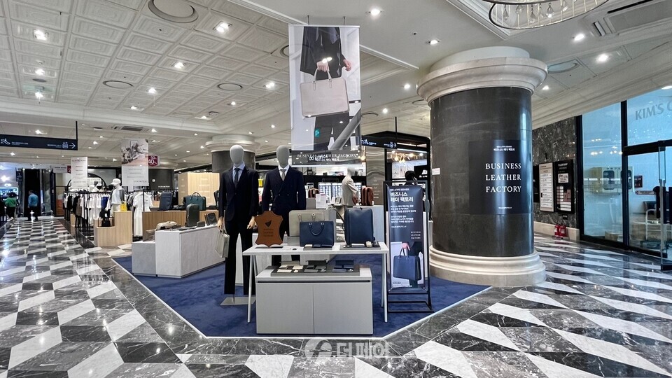 뉴코아아울렛 강남점 일본 비즈니스 레더 팩토리 팝업 매장 모습 / 사진제공=이랜드리테일