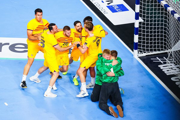 사진 TruckScout24 EHF FINAL4 우승을 확정한 바르샤 선수들이 기뻐하고 있다. 사진 제공=유럽핸드볼연맹