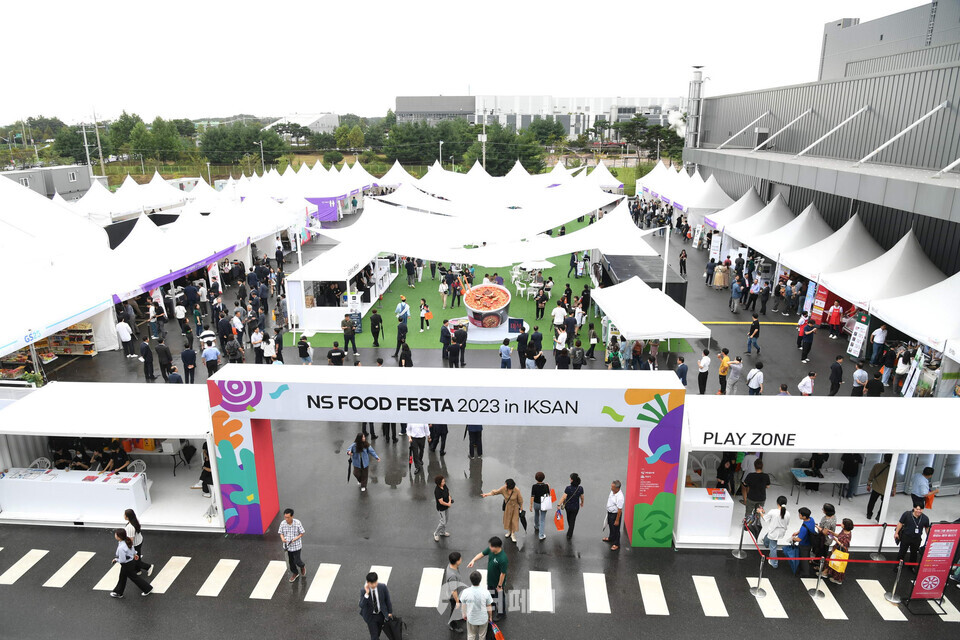 , 'NS 푸드페스타 2024 in IKSAN'가 오는 9월 26~27일, 전북 익산 하림퍼스트키친에서 열린다. 사진은 지난해 'NS 푸드페스타 2023'의 야외광장 전경. / 사진제공=NS홈쇼핑