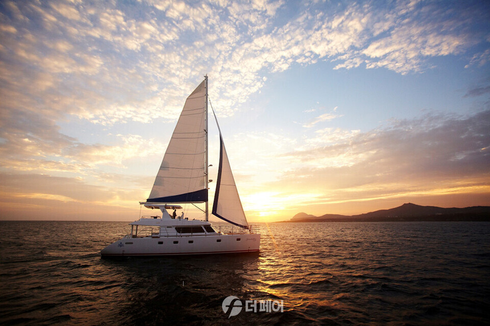 이랜드파크 켄싱턴리조트 제주중문 선셋 요트 투어 대표 이미지 / 사진제공=이랜드파크