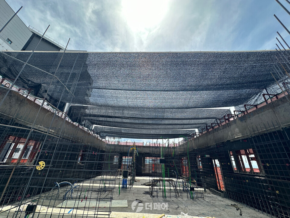 호반건설 혹서기 건설현장 차광막 설치 사진 / 사진제공=호반건설