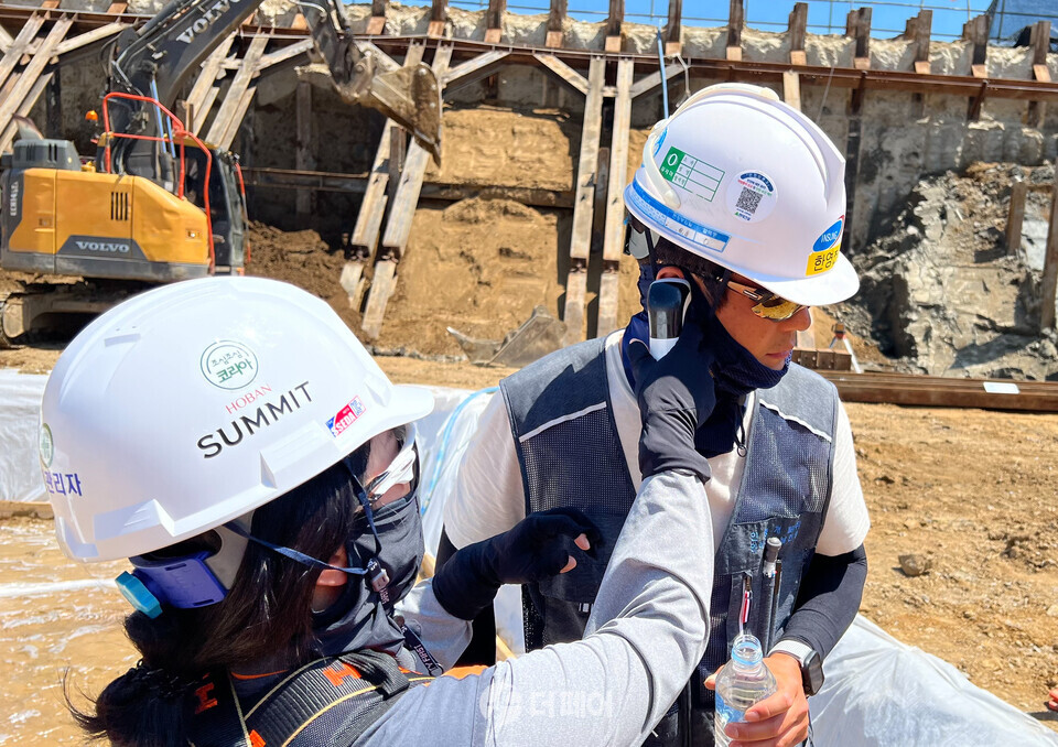 혹서기 건설현장 근로자 체열 사진 / 사진제공=호반건설