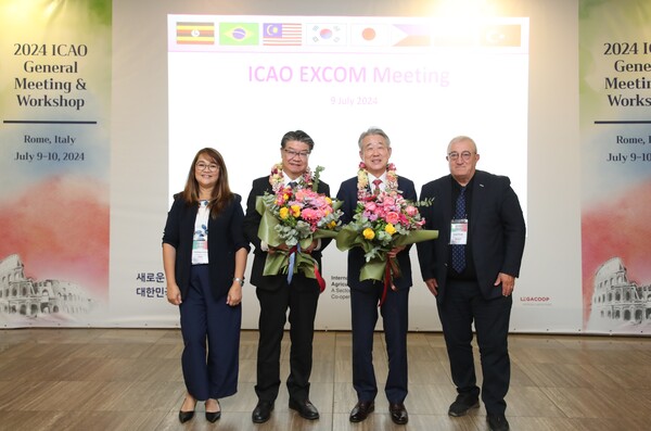 ICAO 집행위원들이 강호동 ICAO 신임 회장 취임을 축하하고 있다. / 사진=농협