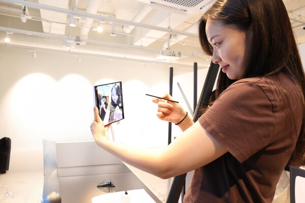 LG유플러스(대표 황현식) MZ취향 커뮤니티 ‘일상비일상의틈byU+(이하 틈)’이 24일까지 갤럭시 Z 폴드6·Z 플립6 팝업 전시 ‘캐치 미 이프 유 캔(Catch me if U can)’을 진행한다고 12일 밝혔다.