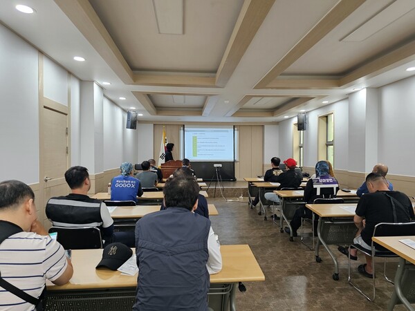  의정부시(시장 김동근)는 고용노동부 공모사업으로 선정된 ‘2024년 플랫폼종사자 일터 개선 지원사업’에 따른 ‘플랫폼 종사자 안전교육’을 진행하고 있다고 12일 밝혔다.