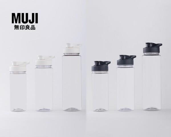 무인양품 주식회사(MUJI KOREA)가 심플한 디자인과 실용성을 겸비한 냉수 전용 물통인 ‘재생 PET 보틀’ 시리즈를 선보인다.