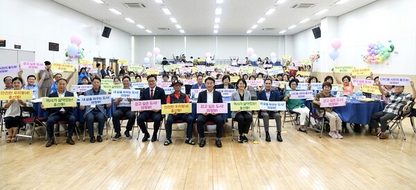 의정부시(시장 김동근)는 2025년도 자치계획을 수립‧결정하는 주민총회를 주민자치회 주최로 7월 9일부터 20일까지 14개 동에서 성공적으로 마쳤다고 23일 밝혔다. 사진은 흥선동. 