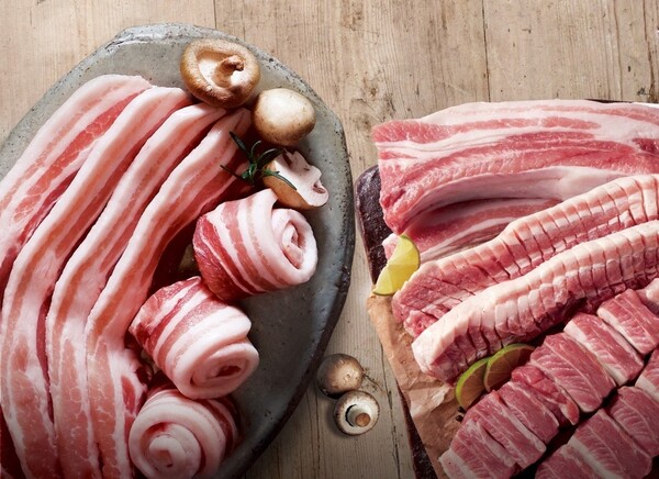 이마트가 26일부터 8월1일까지 일주일간 국내산 돼지고기 6종, 샤인머스캣∙초록사과를 비롯한 각종 신선식품을 할인가에 선보인다. 사진=이마트