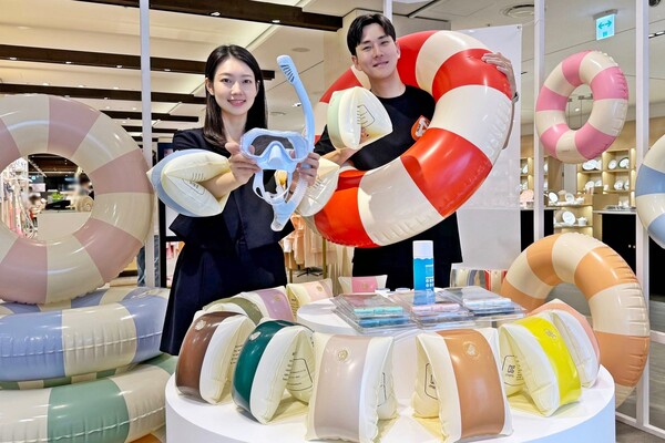 갤러리아백화점은 서울 명품관에서 여름 휴가철을 맞아 물놀이 용품 브랜드 ‘리베아르’ 팝업스토어를 선보인다고 28일 밝혔다.