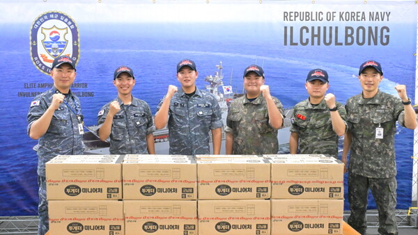 빙그레가 2024년 퍼시픽 파트너십(Pacific Partnership) 훈련에 참여하는 해군 장병들에게 아이스크림 제품을 후원했다고 29일 밝혔다. 사진=빙그레