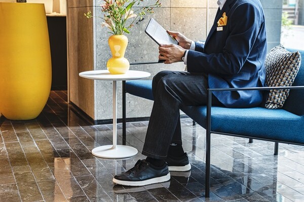 보코서울강남이 글로벌 슈즈 브랜드 ‘락포트’를 호텔 임직원 공식 유니화 브랜드로 선정했다. 사진=보코서울강남 제공 