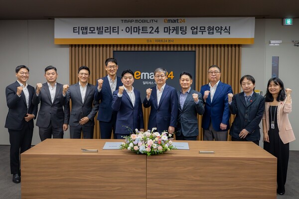 이마트24와 티맵모빌리티가 데이터 기반 지역맛집 상품화와 마케팅 MOU를 체결했다. 사진=이마트24.