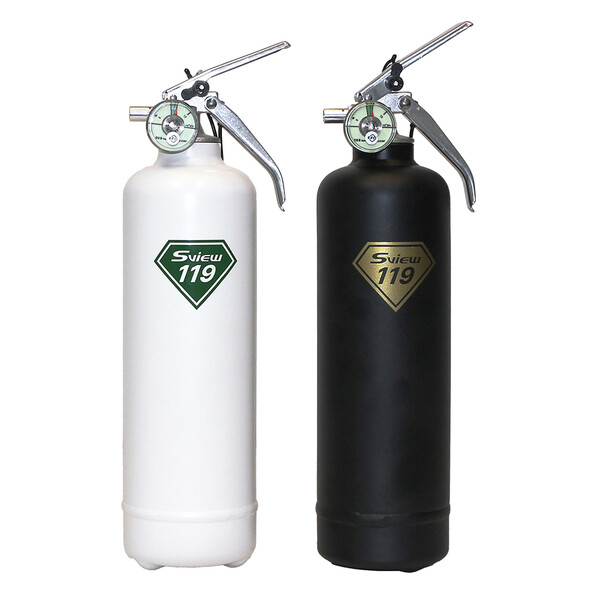 GS25에서 선보이는 에스뷰 차량용 소화기 2종(화이트와 블랙) 상품 이미지.