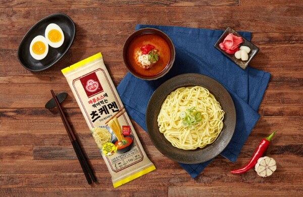 오뚜기는 일본 면 요리인 츠케멘에 한국식 매운맛을 더한 '매콤소스에 찍어먹는 츠케멘'을 출시했다. 