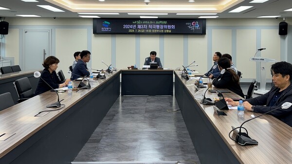 의정부시(시장 김동근)는 지난 26일 시청 상황실에서 2024년 제3차 적극행정위원회를 개최하고, ‘2024년 상반기 적극행정 우수사례 및 우수공무원’을 선발했다고 30일 밝혔다. 사진=의정부시