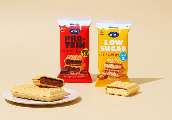 CJ제일제당의 1호 사내벤처이자 식물성 음료·디저트 브랜드 ‘얼티브’가 식물성 아이스크림 ‘얼티브 모나카’ 2종을 선보였다고 1일 밝혔다. 사진= CJ제일제당