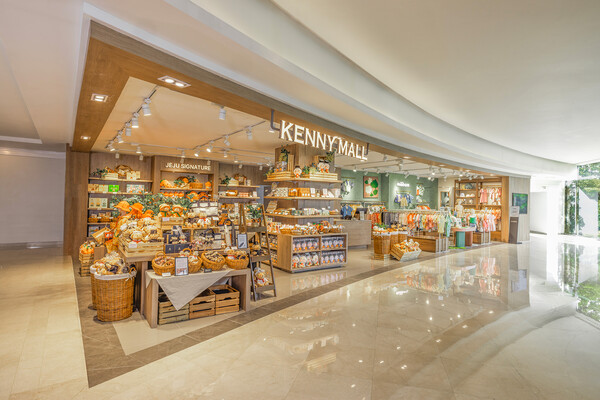 이랜드파크가 호텔·리조트 부문 사업 분야 다각화 일환으로 리테일 전문 매장 ‘케니몰’ 1호인 케니몰 서귀포점을 지난 7월 그랜드 오픈해 리테일 역량을 강화한다고 6일 밝혔다. 사진= 이랜드파크