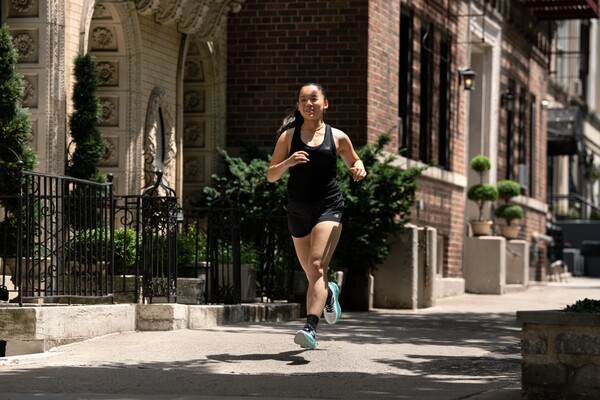 이랜드월드에서 전개하는 글로벌 스포츠 브랜드 뉴발란스의 러닝화 ‘퓨어셀 SC 트레이너 v3’가 8월 5일 출시 하루만에 완판됐다고 8일 밝혔다.