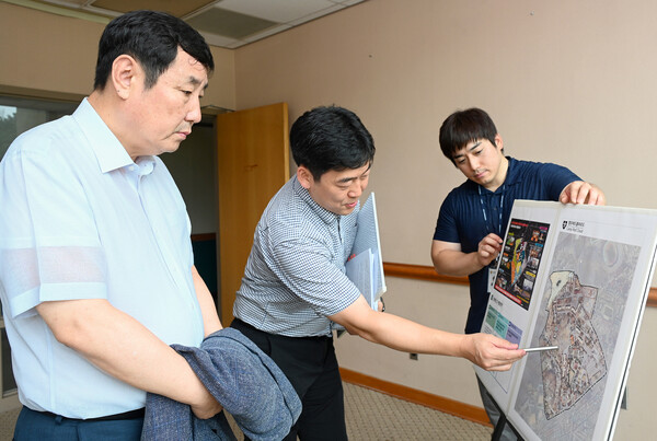 박성남 부시장이 관내 시설 및 사업장을 점검하고 있다. 사진=의정부시
