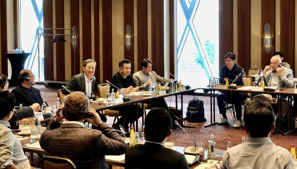 독일 프랑크푸르트에서 열린 CJ제일제당 유럽 중장기 성장 전략 회의에서 최은석 대표이사를 비롯한 주요 경영진들이 의견을 나누고 있다. 사진 = CJ제일제당