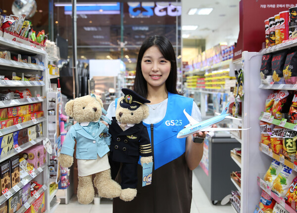 GS리테일이 대한항공과 공동 사업 추진 및 고객 혜택 강화를 골자로 한 업무 협약을 체결했다고 12일 밝혔다. 사진= GS리테일