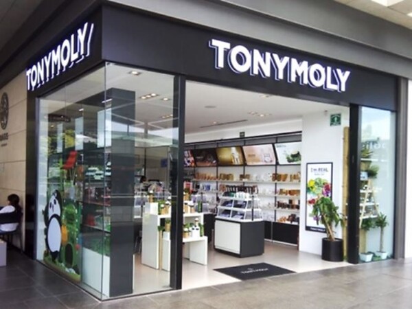 토니모리가 올해 2분기 연결 기준 매출액 471억원, 영업이익 53억원을 기록했다고 14일 공시했다.