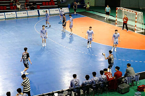 사진 2024 전국대학핸드볼 통합선수권대회 남자대학부 1부 A조 경희대와 위덕대 경기 모습, 사진 제공=대한핸드볼협회