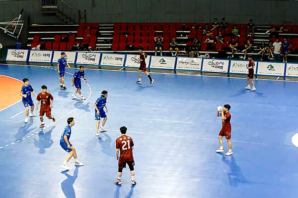 사진 2024 전국대학핸드볼 통합선수권대회 남자2부 결승 한국외대와 경희대 경기 모습, 사진 제공=대한핸드볼협회