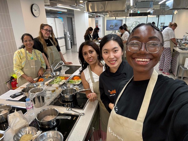 bhc 치킨, 한식진흥원과 외국인 대상 쿠킹 클래스 진행 / 사진=BHC