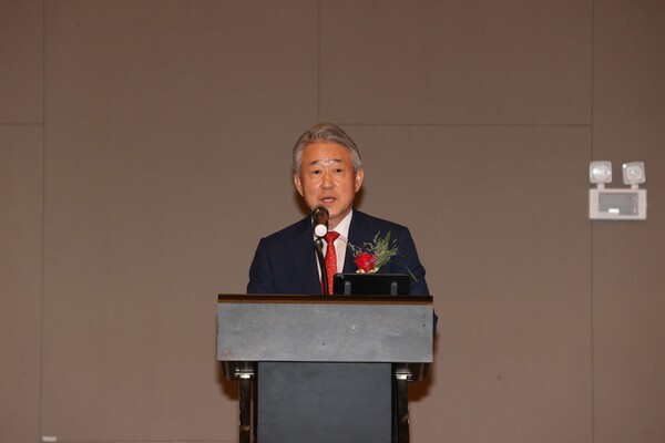 농협중앙회 강호동 회장이 농축협 전국후계농업경영인조합장협의회 워크숍에서 축사를 하고 있다. / 사진=NH농협