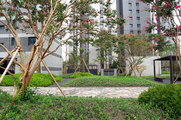 올림픽파크 포레온의 특화 정원, 사유원(思惟園, Slow Garden) / 사진=현대건설