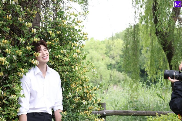 박지현  '그대가 웃으면 좋아' MV 비하인드. 사진=비스타컴퍼니(B STAR COMPANY) 공식 포스트